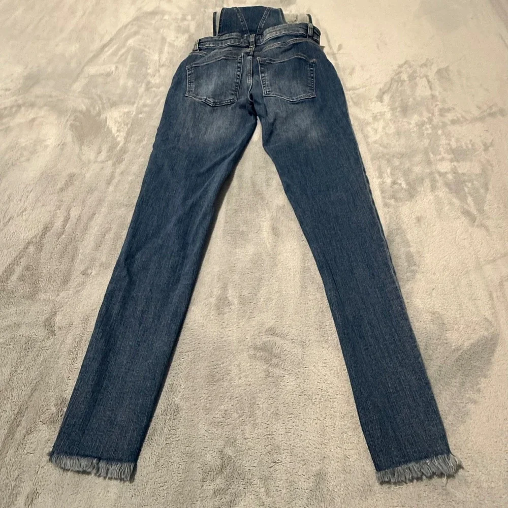 Free People Skinny Denim Overalls Medium Wash Frayed Hem Side Zip Jumpsuit Sz 26 - Picture 9 of 13